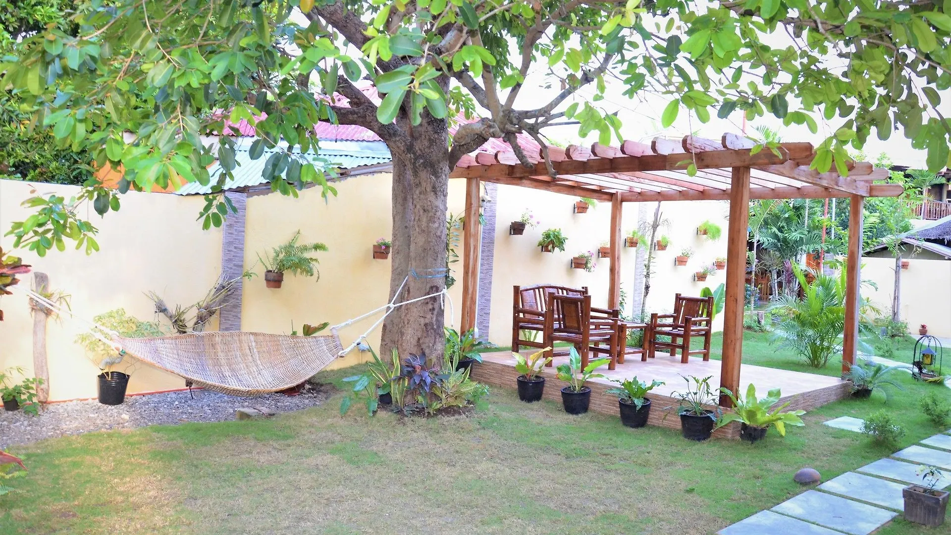 Captain'S Lodge And Bar Panglao 2*,  Philippines