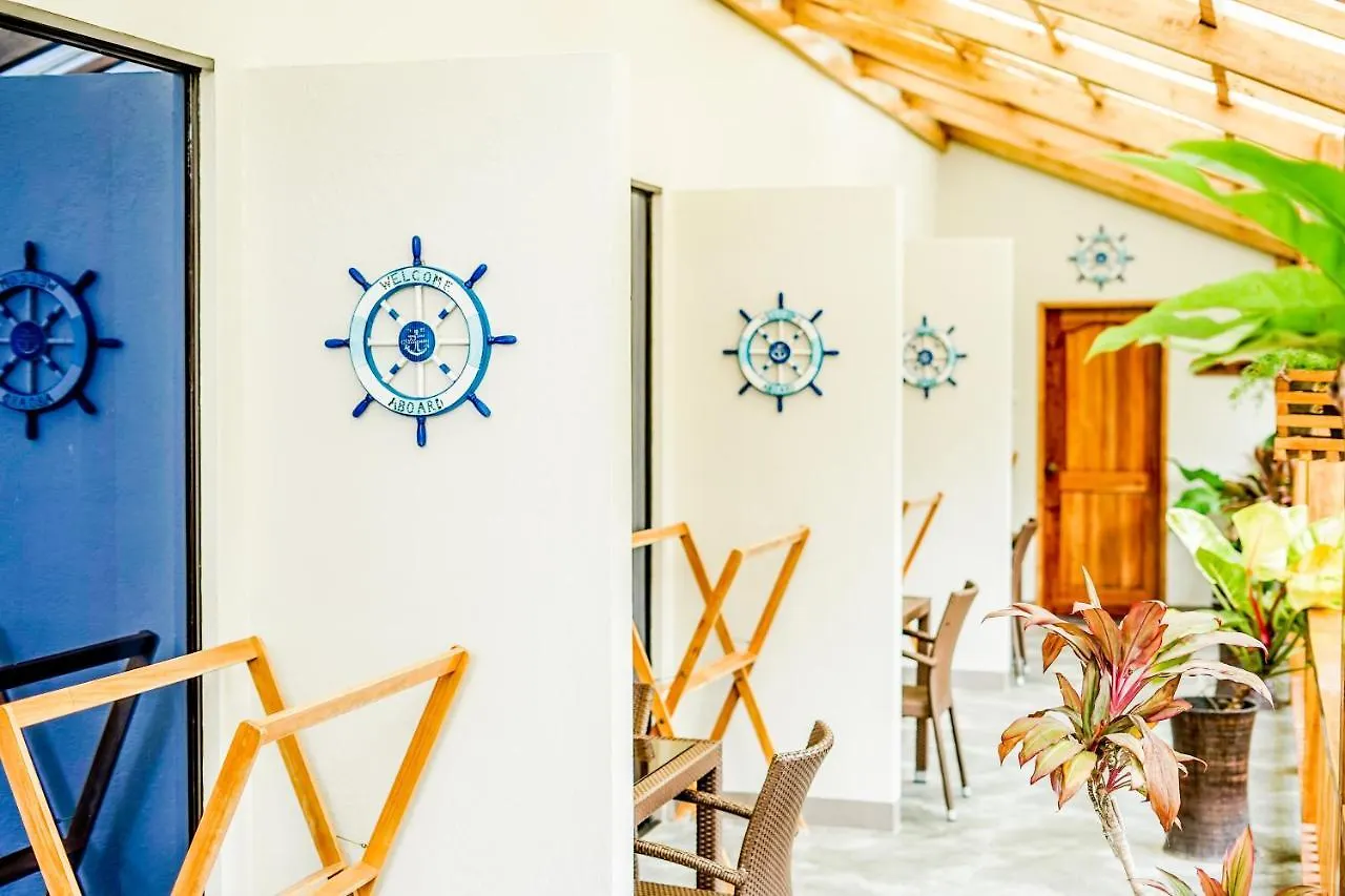 Captain'S Lodge And Bar Panglao