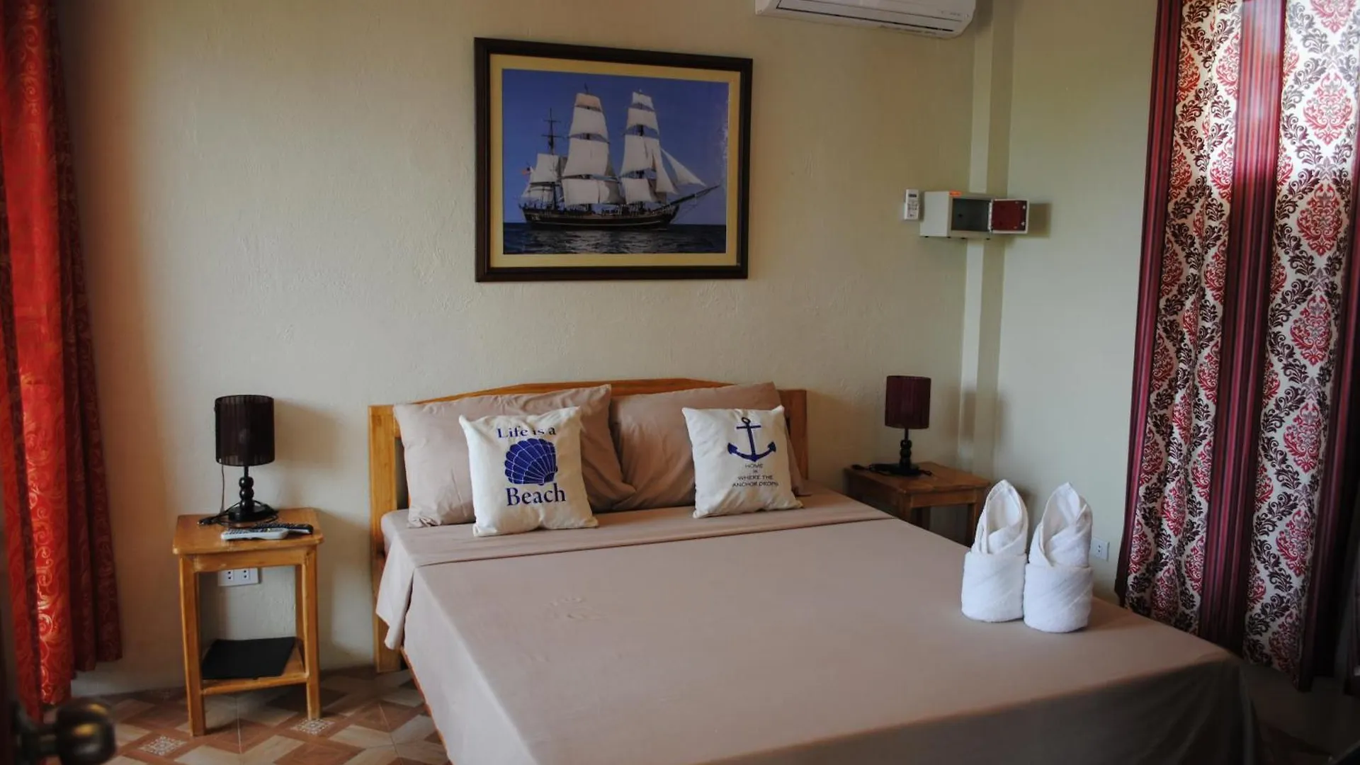 Captain'S Lodge And Bar Panglao Inn