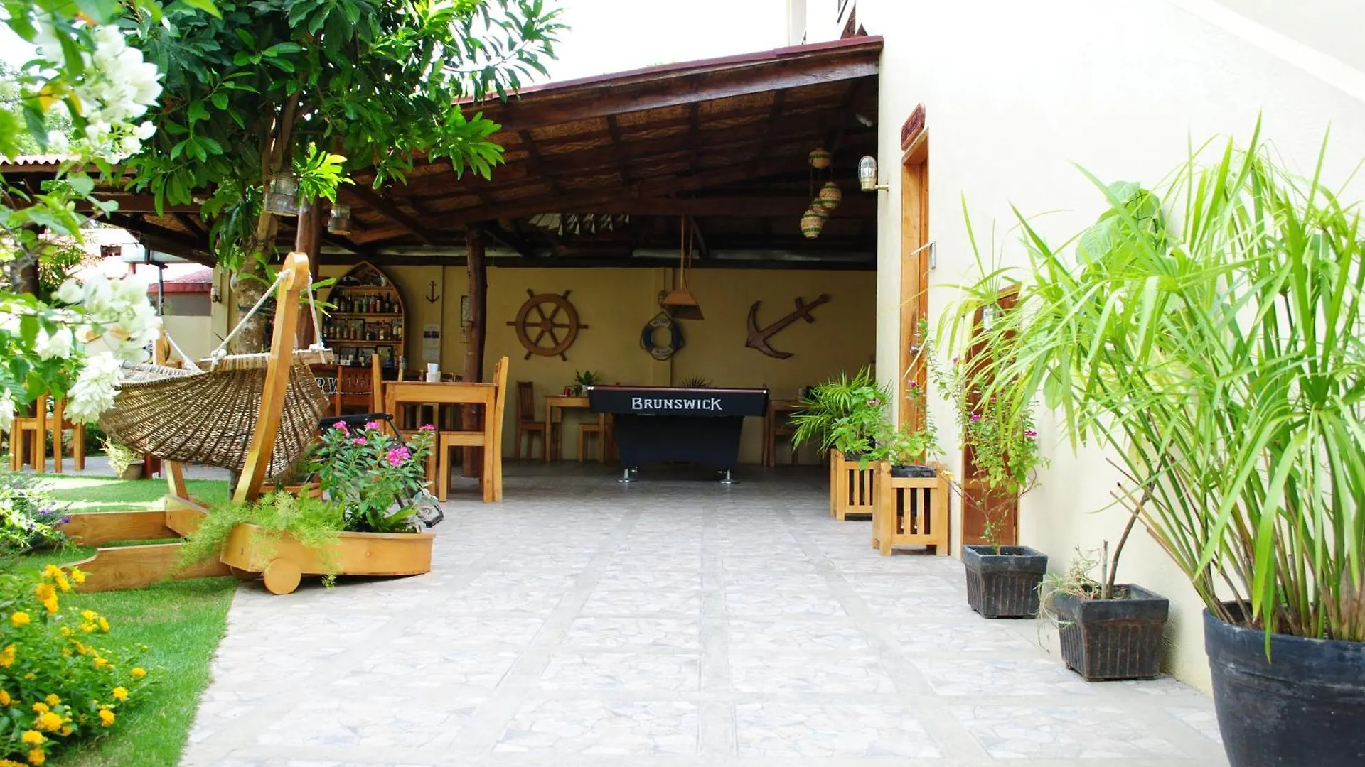 Captain'S Lodge And Bar Panglao 2*,